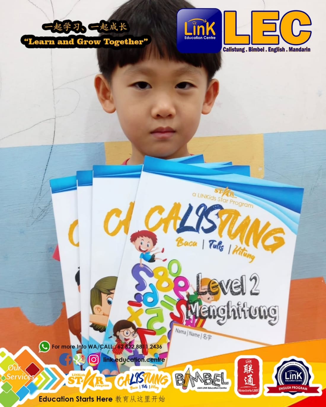 Foto: siswa memegang buku Calistung Level 2 Menghitung.